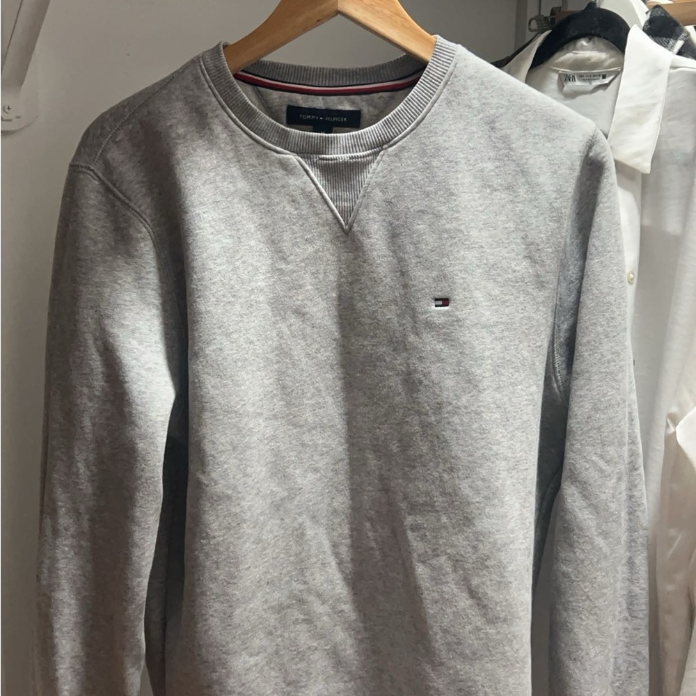 Grey tommy hilfiger sweater